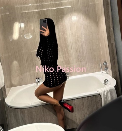 Escorte gura humor : escorta filmata cu camera ascunsa